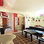 The Beehive Hostal Roma