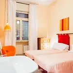Hostal The Beehive