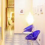 Hostal The Beehive *
