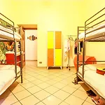 Hostal The Beehive Roma