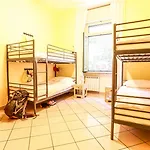 Hostal The Beehive