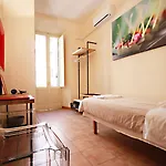 Hostal The Beehive Roma