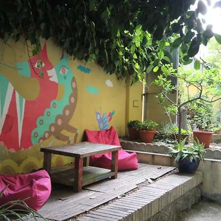 Hostel The Beehive *