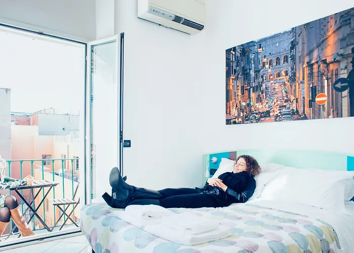 The Beehive * רומא