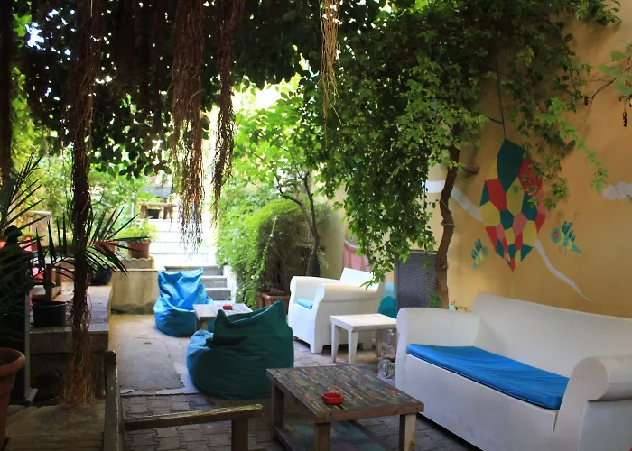 The Beehive * רומא