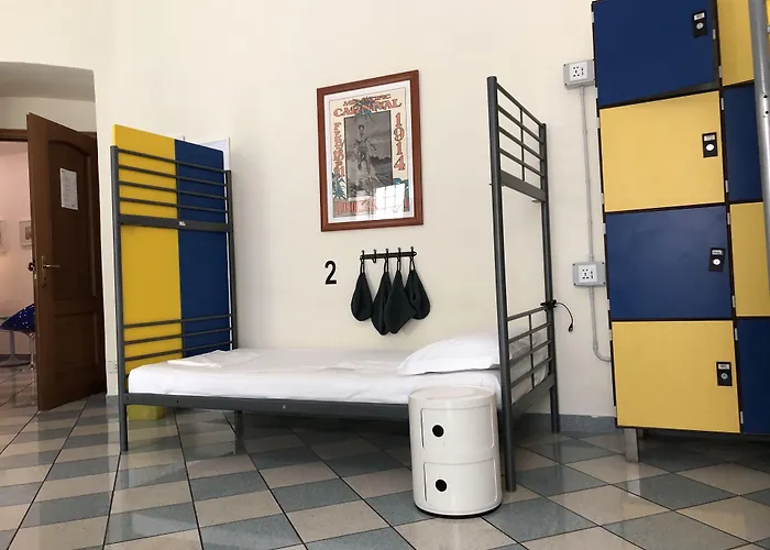 אכסניה The Beehive *